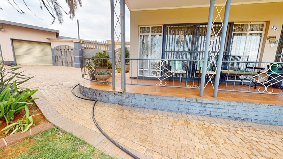 3 Bedroom Property for Sale in Mohadin North West